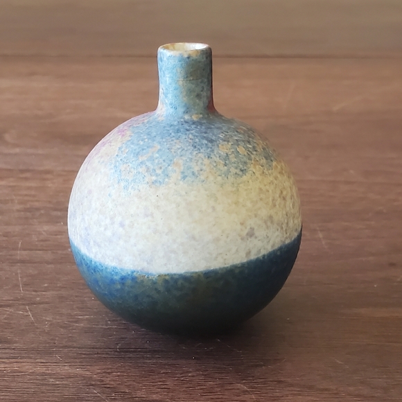 Studio Pottery Vase Pretty Little Vase - Picture 4 of 10